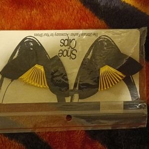 Vintage - Black and gold Bow Accessories -ShoeClips for Heels, pumps, etc